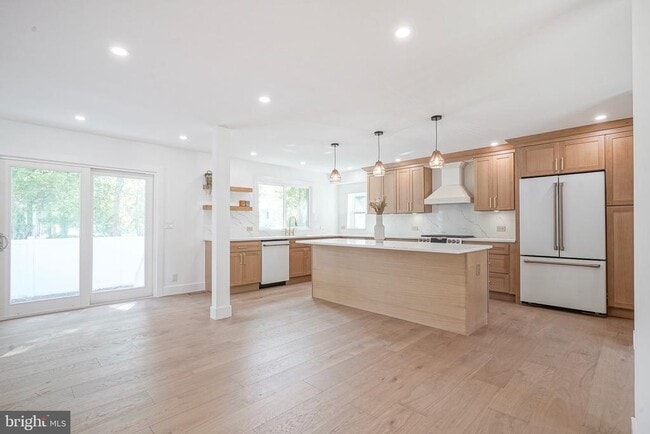 Building Photo - 316 Farmdale Rd