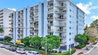 Building Photo - 1340 Lincoln Rd