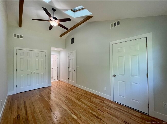 Building Photo - 23 Valley View Ln