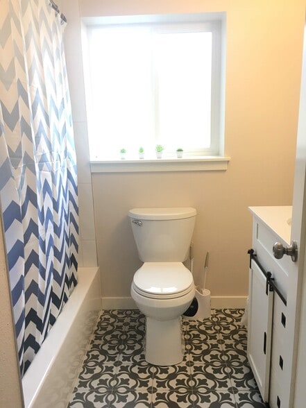 Building Photo - 8985 SW Center St