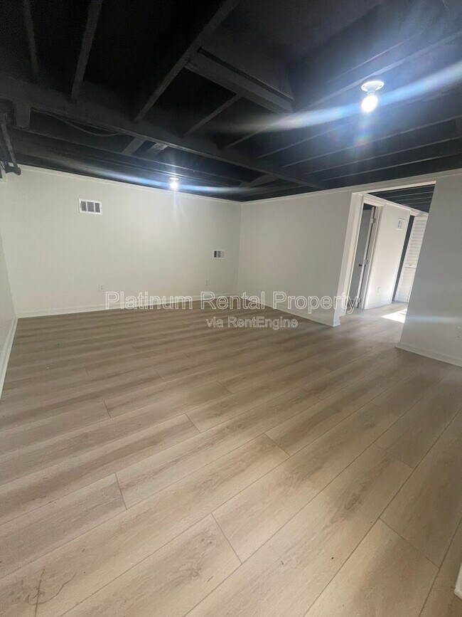 Building Photo - 1245 Shore Dr SW