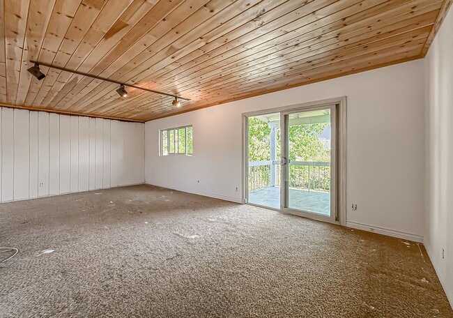 Building Photo - Calabasas 4BR w/pool+spa, views, solar pan...