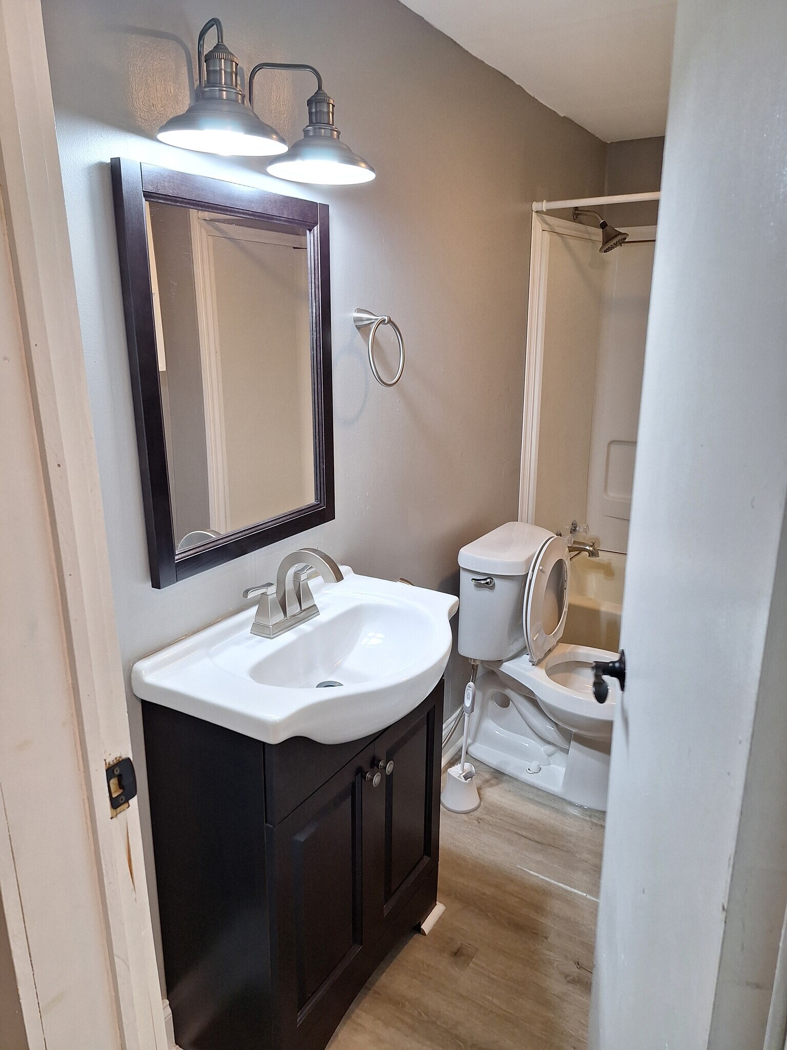 Building Photo - 416 Howell St