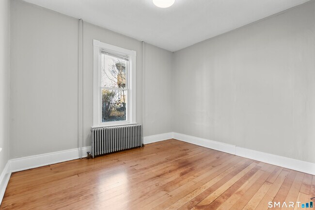 Building Photo - 394 Gregory St