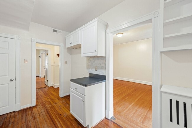 Building Photo - 3 Bedroom Home off of Patterson Ave **Avai...