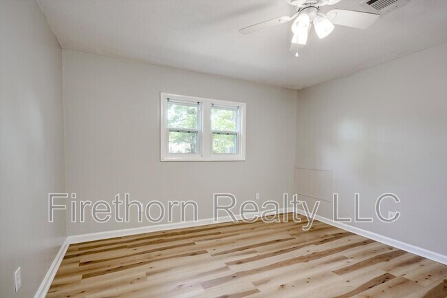 Building Photo - 2719a Meadowbrook Dr