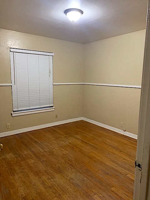 Building Photo - 330 Redcliff Dr