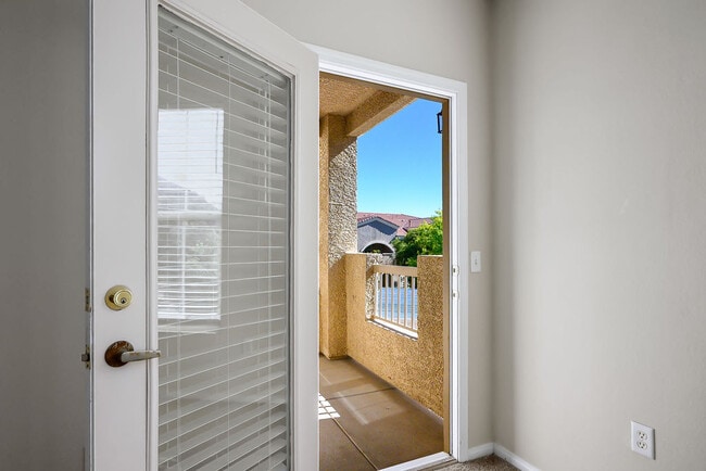 Building Photo - 10550 W Alexander Rd