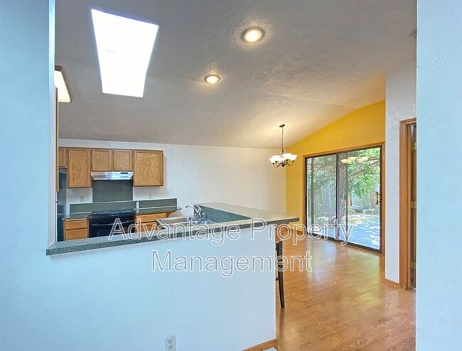Building Photo - 1138 NE Conser Pl