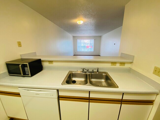 Building Photo - 365 Beaver Kreek Center