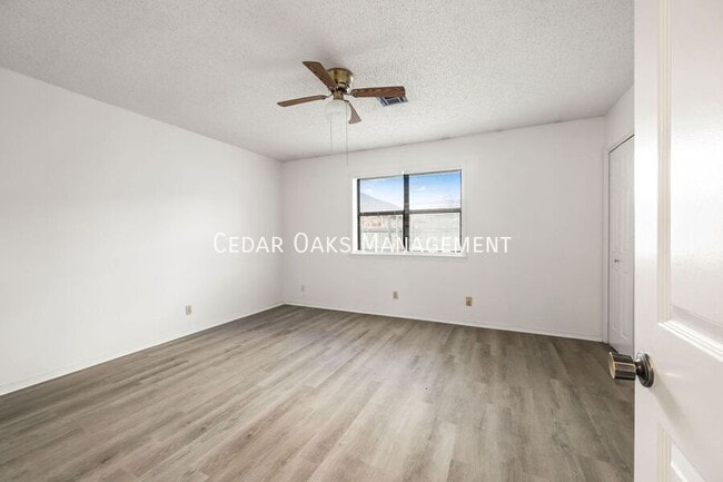 Building Photo - 801 N 17th Pl