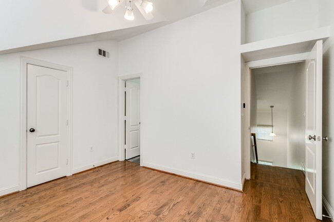 Building Photo - Easy walking distance to SMU campus!