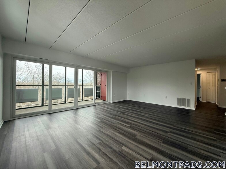 Building Photo - 55 Hill Rd