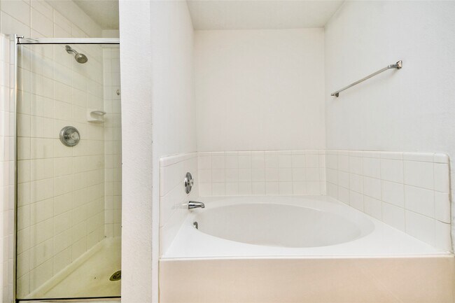 Building Photo - 16134 Coleburn Dr
