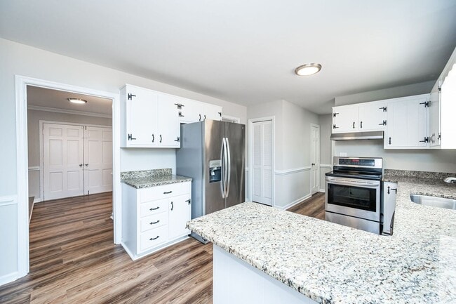 Building Photo - Beautiful Hopewell Move In Ready Home!