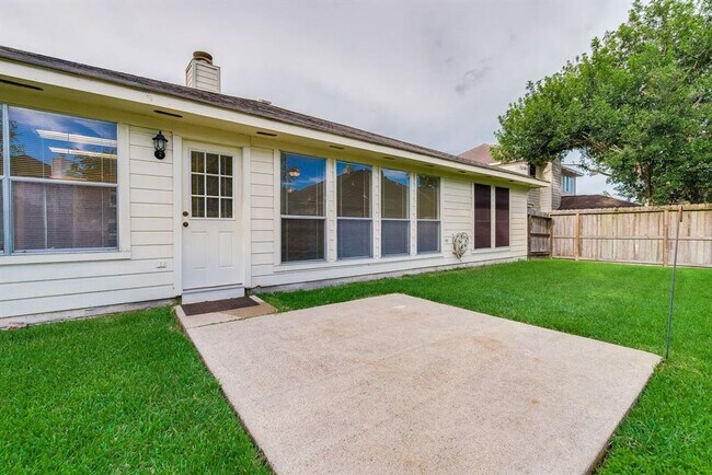 Building Photo - 4826 Linden Pl