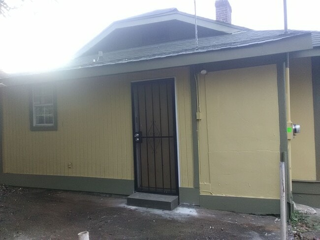 Building Photo - 1530 Waverly Ave