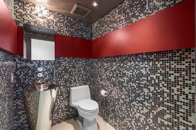 Building Photo - 5875 Collins Ave