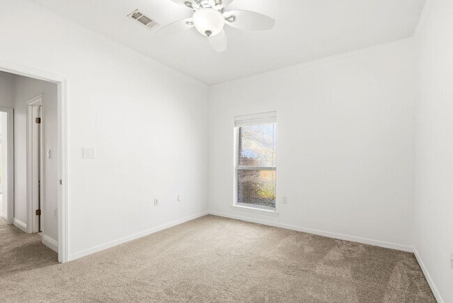 Building Photo - 83 Lake Lorraine Cir