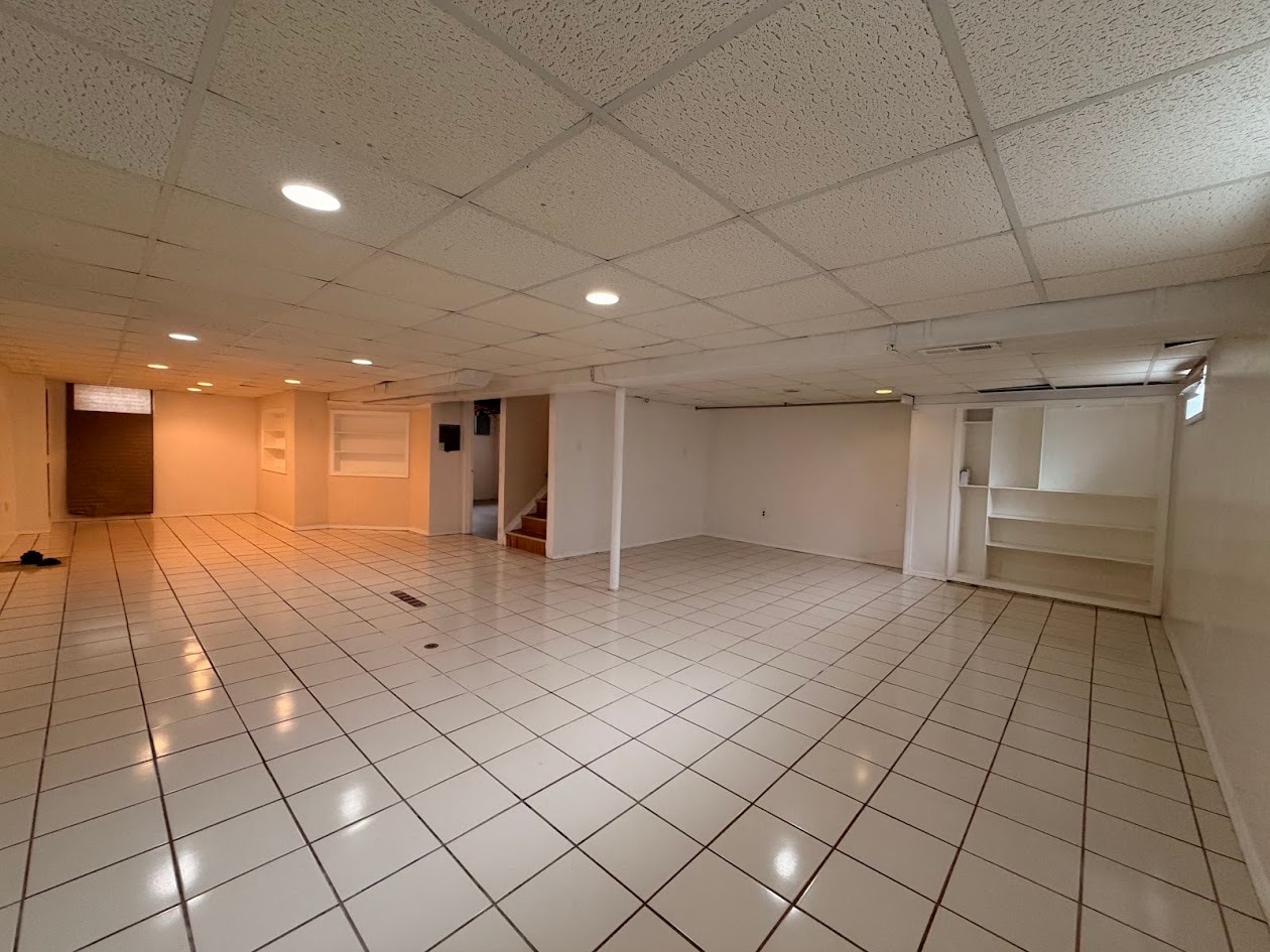 Building Photo - 29594 Maplewood St