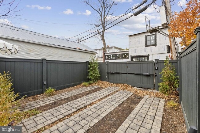 Building Photo - 1724 34th St NW