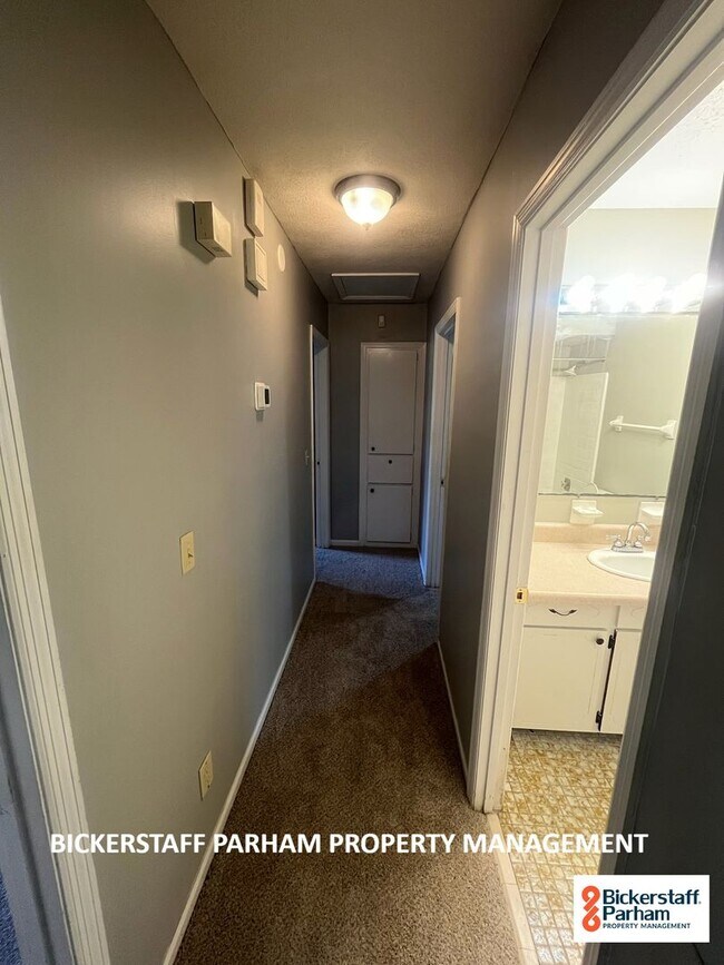 Building Photo - 4661 Acorn St