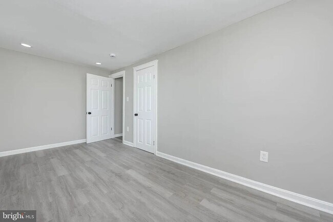 Building Photo - 3300 Ravenwood Ave