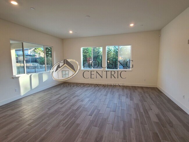 Building Photo - Exceptional Newer Construction Executive Rental in El Dorado Hills