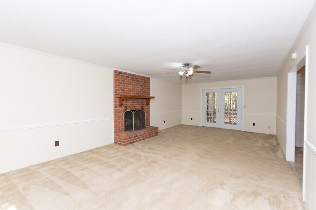 Building Photo - $300 off the first month's rent on a 12 month approved lease