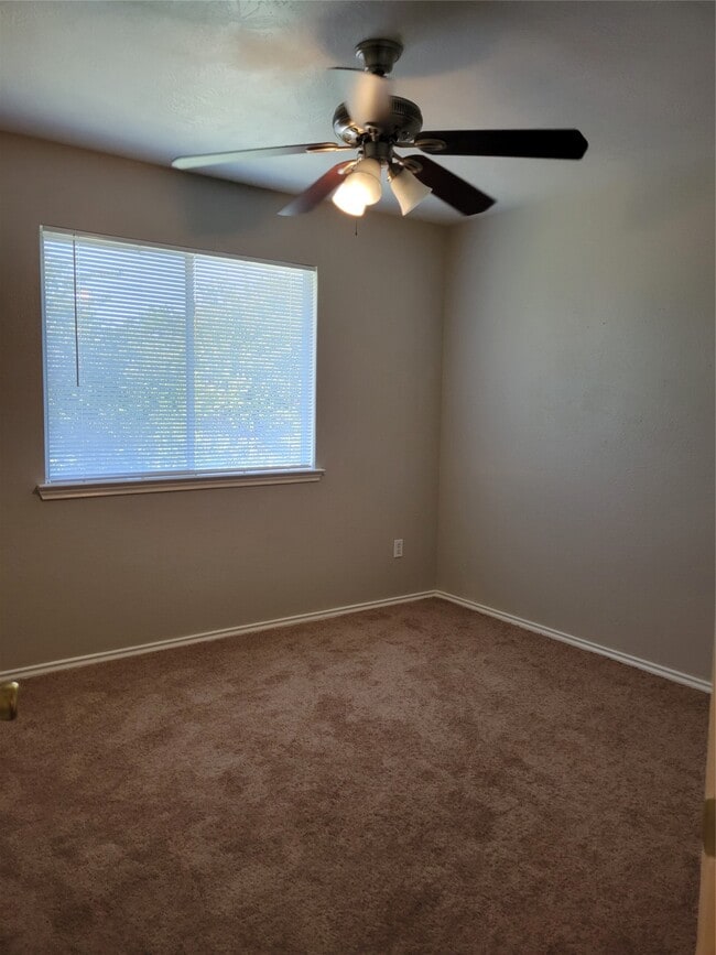Building Photo - 6055 Green Heather Ln