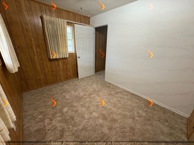 Building Photo - 4 bedroom 2 bathroom home in Lawndale read...