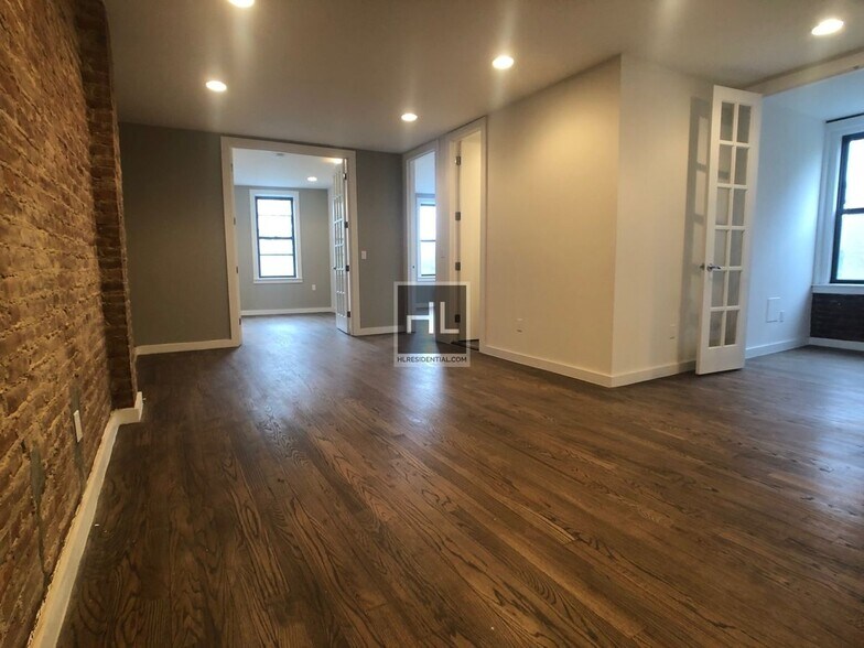 Building Photo - RIVERSIDE DRIVE / Spacious Riverside Drive...
