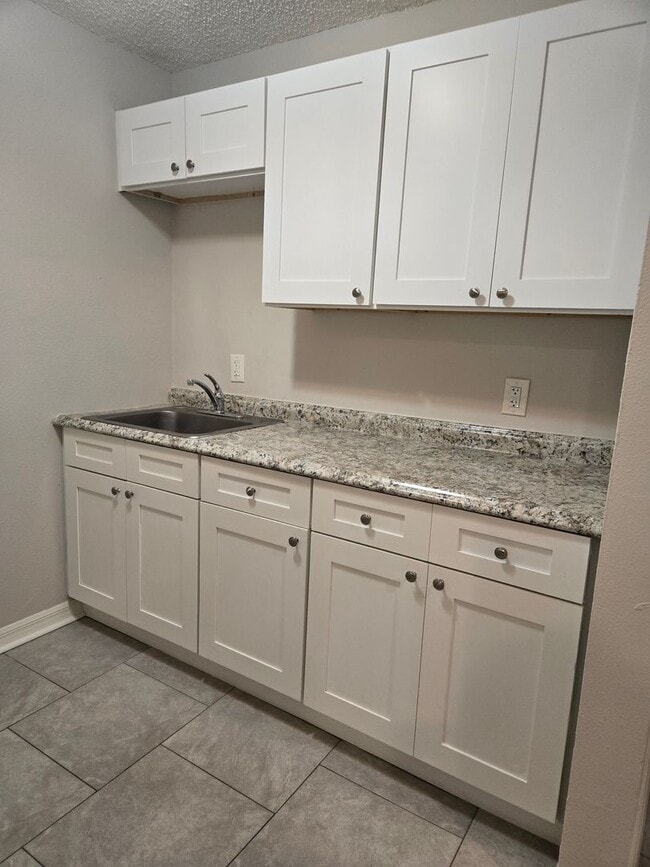 Building Photo - CPH Sebring LLC