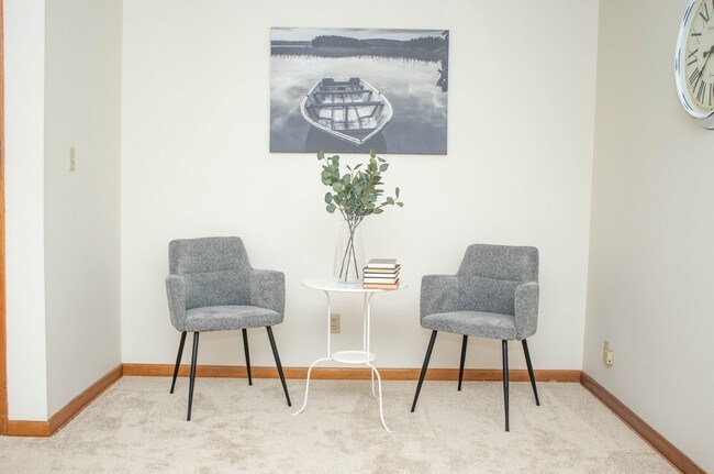 Building Photo - 1601 Roxbury Rd