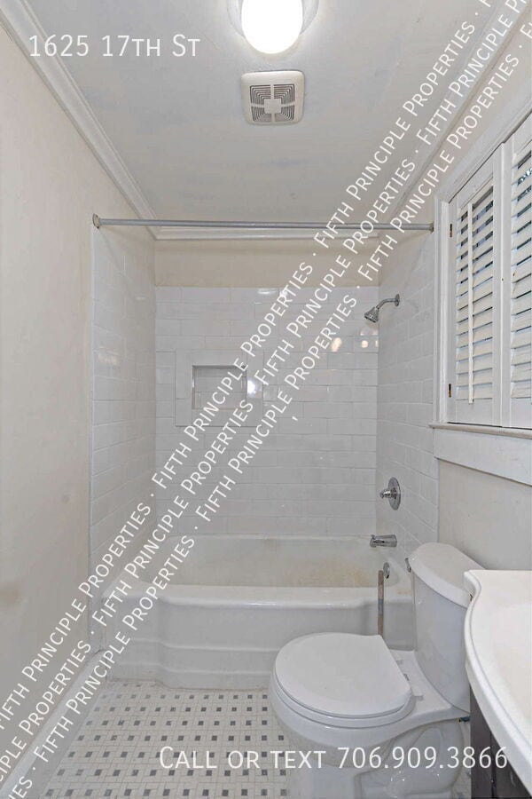 Building Photo - 1625 17th St