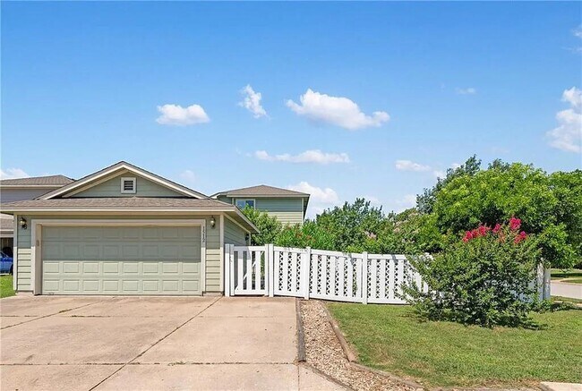 Building Photo - 1512 Davis Mountain Loop