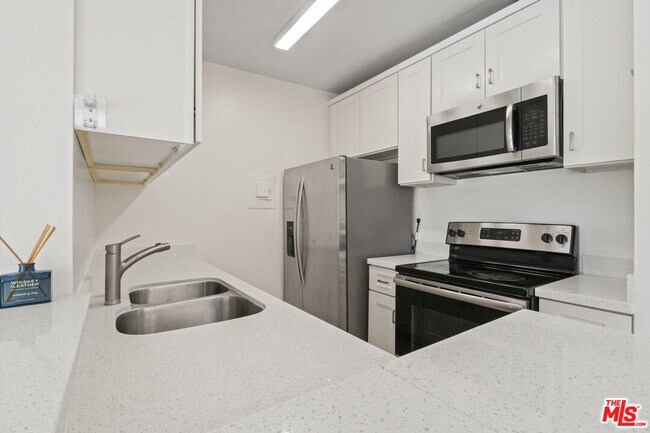 Building Photo - 18307 Burbank Blvd