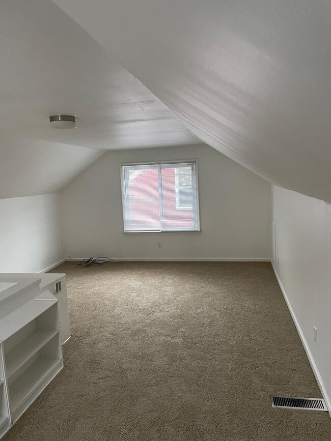 Building Photo - 18315 Shaftsbury Ave