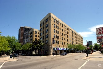 Times Square Apartments Chicago Il Apartment Finder