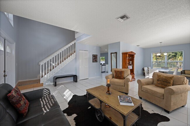 Building Photo - 1628 S Club Dr