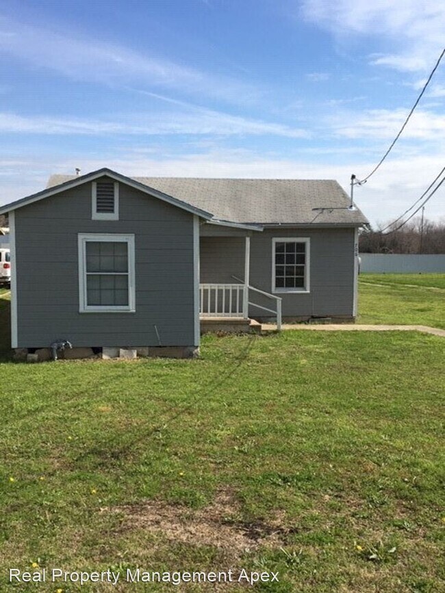 Building Photo - 3 br, 1 bath House - 706 S. Robinson Dr.