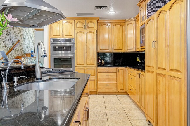 Building Photo - 8280 Queen St