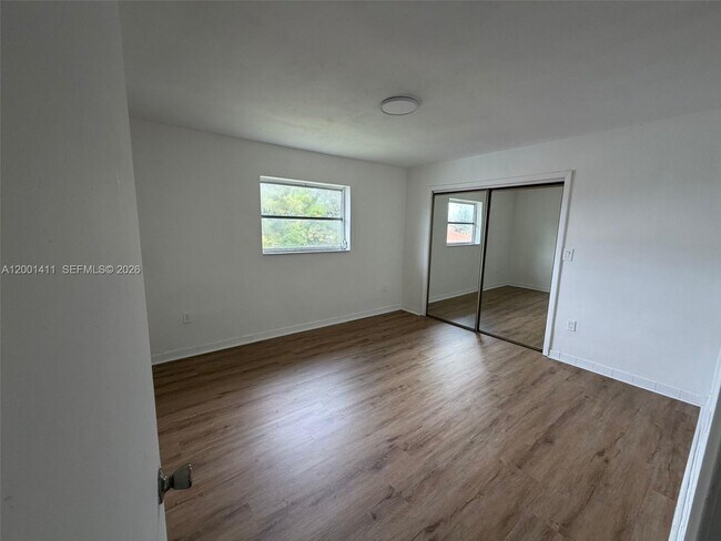 Building Photo - 437 NW 44th Ave