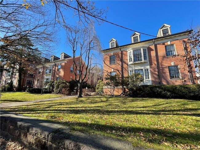 Primary Photo - 496 Whitney Ave