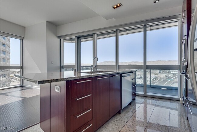 Building Photo - 4471 Dean Martin Dr