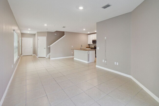 Building Photo - Like New 4/3 Townhome in Gated Community W/ Community Pool