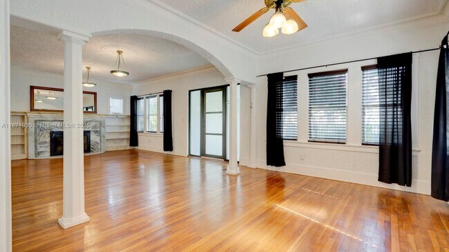 Building Photo - 1676 SW 11th St