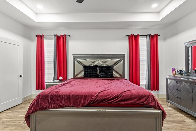 Building Photo - 12370 W University Blvd