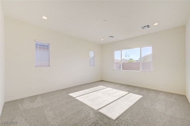 Building Photo - 555 Jerry Bird Ct