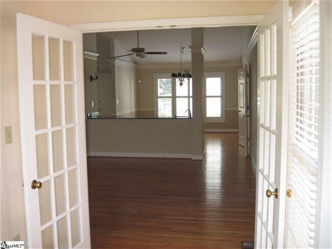 Building Photo - 1233 Shadow Way